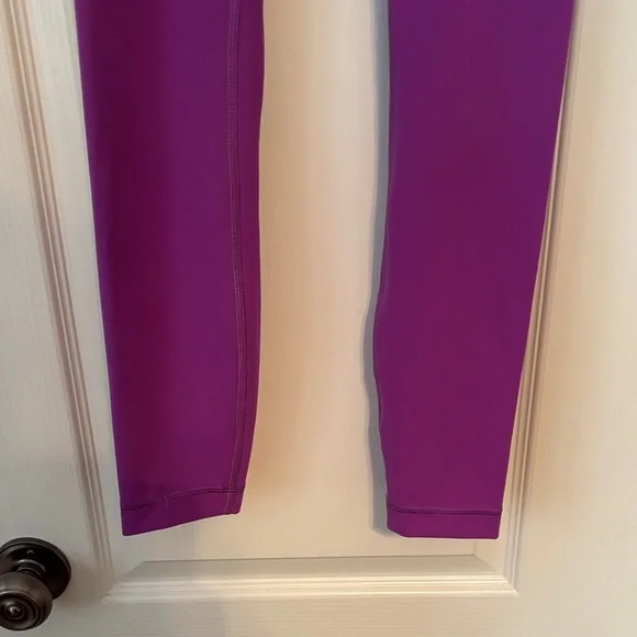 Lululemon Purple Women’s Wunder Train High Rise Tight 25’ size 4 - Picture 3 of 8